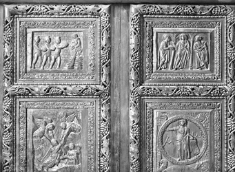 Quatre panneaux de porte représentant des scènes de l